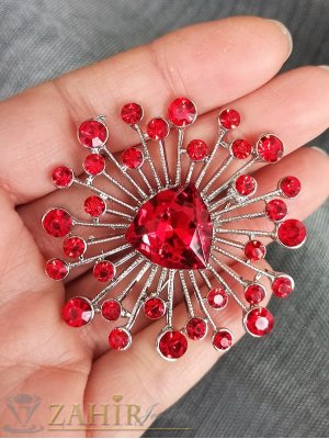  Супер яка кристална брошка с голям  и малки червени  кристалчета на сребриста основа, размер 5,5 см - B1362